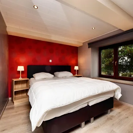 Modern Family With Wellness, Cleaning Included Samree