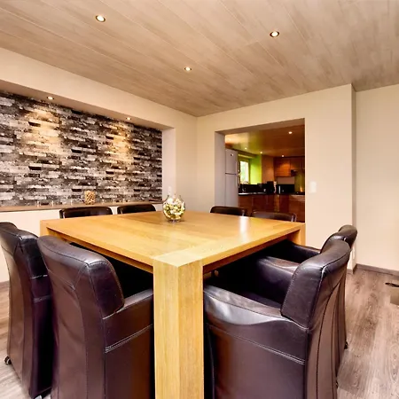 Modern Family With Wellness, Cleaning Included Samree